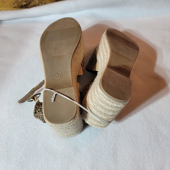 NWT Womens Heels by Universal Thread. Size 8.5, Wedge pumps. - Picture 3 of 4